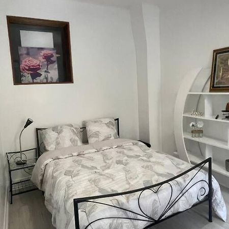 Cosy Apartment In Paris Сент-Уен Екстериор снимка