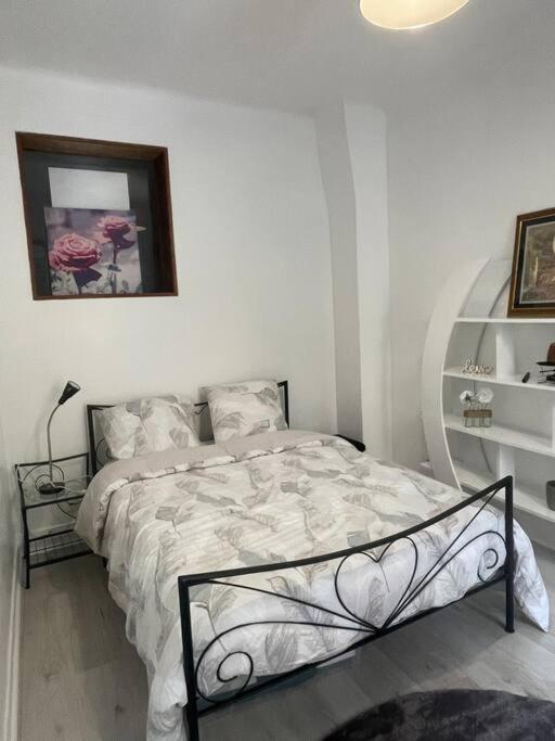 Cosy Apartment In Paris Сент-Уен Екстериор снимка