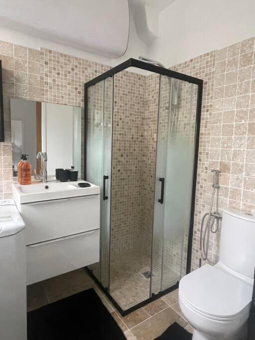 Cosy Apartment In Paris Сент-Уен Екстериор снимка
