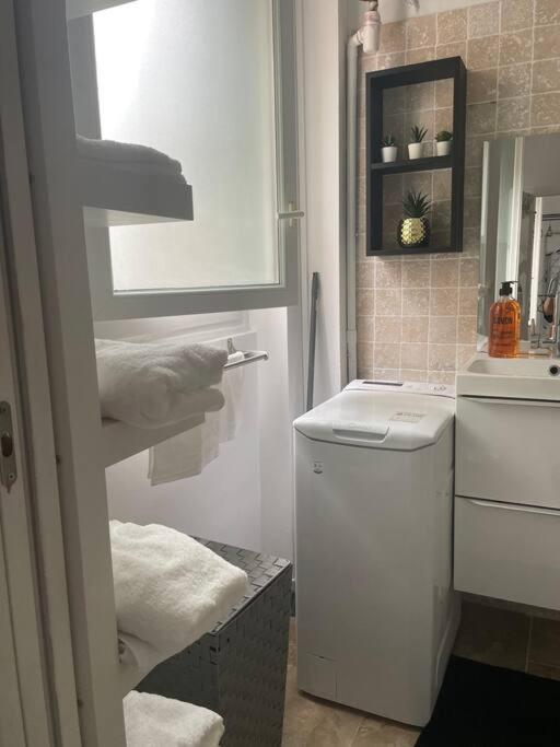 Cosy Apartment In Paris Сент-Уен Екстериор снимка