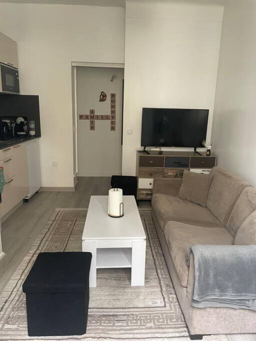 Cosy Apartment In Paris Сент-Уен Екстериор снимка